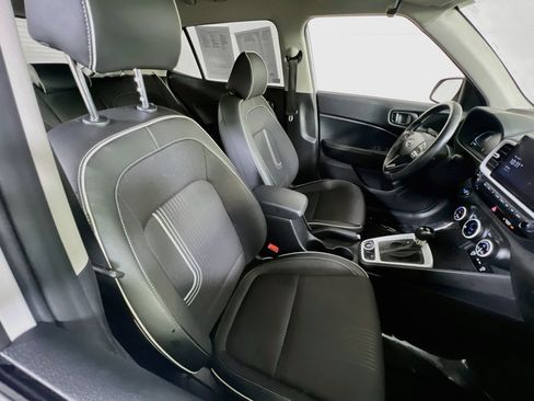Used 2023 Hyundai Venue Limited FWD image 25