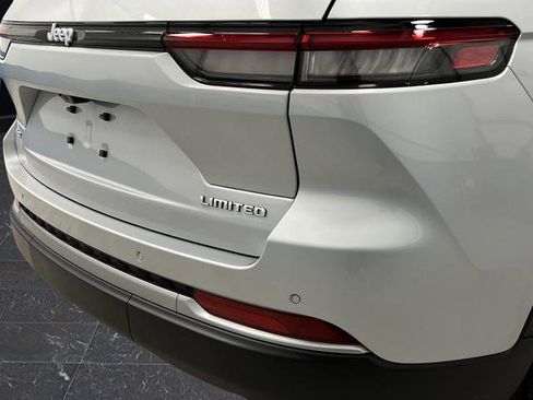 New 2026 Jeep Grand Cherokee Limited w/ Luxury Tech Group II image 34