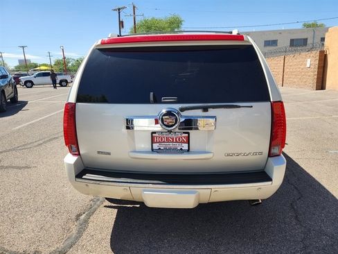 Used 2013 Cadillac Escalade Luxury AWD/4WD image 2