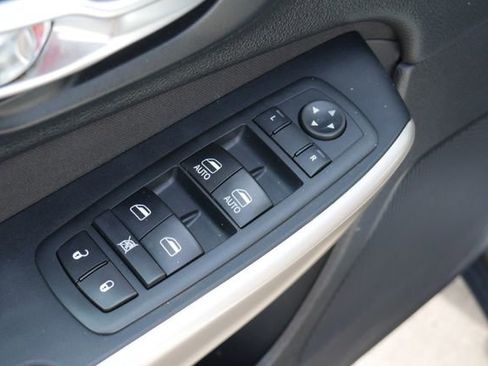 Used 2017 Jeep Cherokee Latitude w/ Safety/Convenience Group image 13