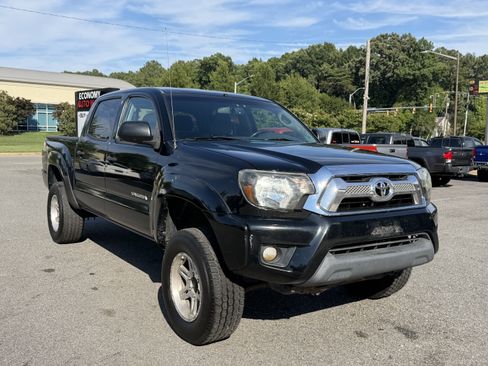 Used 2013 Toyota Tacoma 4x4 Double Cab w/ TRD Off-Road Pkg image 3