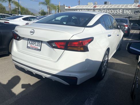 Used 2024 Nissan Altima 2.5 S FWD image 8