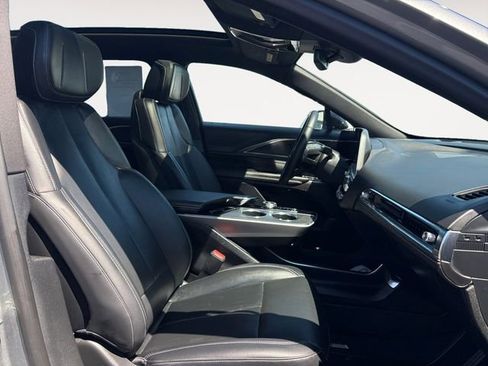 Certified 2024 Cadillac Lyriq Luxury AWD/4WD image 15
