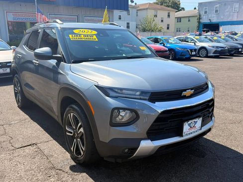 Used 2022 Chevrolet TrailBlazer LT w/ LPO, Trailering Package AWD/4WD image 2