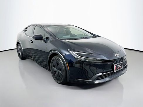 Used 2023 Toyota Prius LE image 3