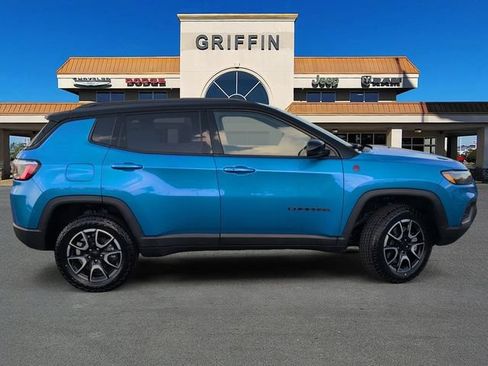 Used 2024 Jeep Compass Trailhawk AWD/4WD image 3