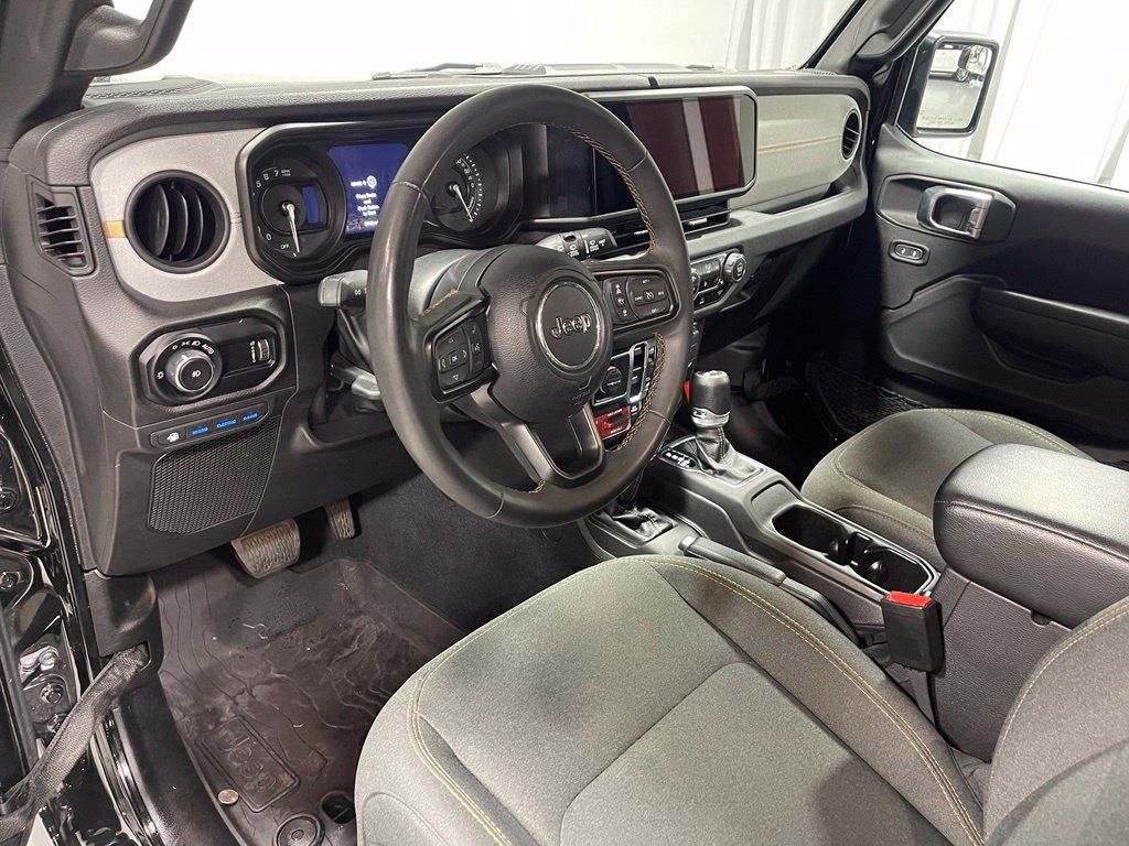 Used 2024 Jeep Wrangler Unlimited AWD/4WD image 21