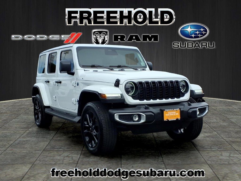 Certified 2025 Jeep Wrangler Unlimited Sahara AWD/4WD image 1