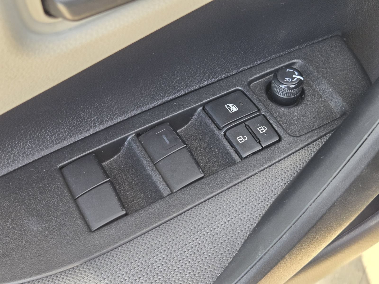 Used 2022 Toyota Corolla LE FWD image 22