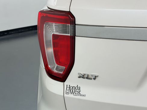 Used 2018 Ford Explorer XLT w/ Equipment Group 202A image 13