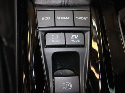 Used 2025 Toyota Camry XSE FWD image 25