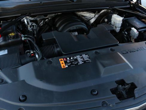 Used 2018 Chevrolet Suburban LT w/ Luxury Package image 51