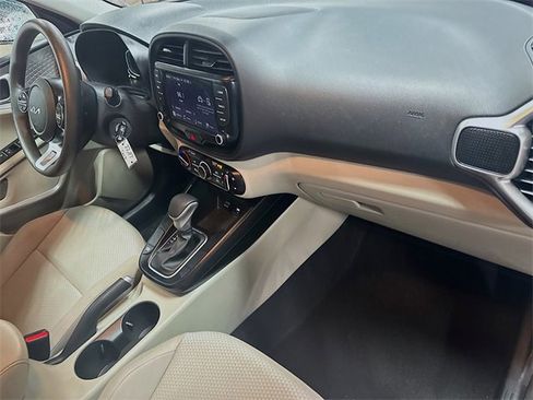 Used 2023 Kia Soul LX image 29