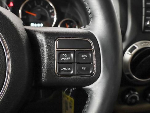 Used 2017 Jeep Wrangler Unlimited Sahara w/ Connectivity Group AWD/4WD image 27