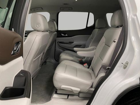 Used 2023 GMC Acadia SLT w/ Preferred Package image 29