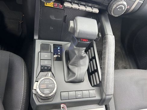 Used 2025 Toyota 4Runner TRD Off-Road image 29