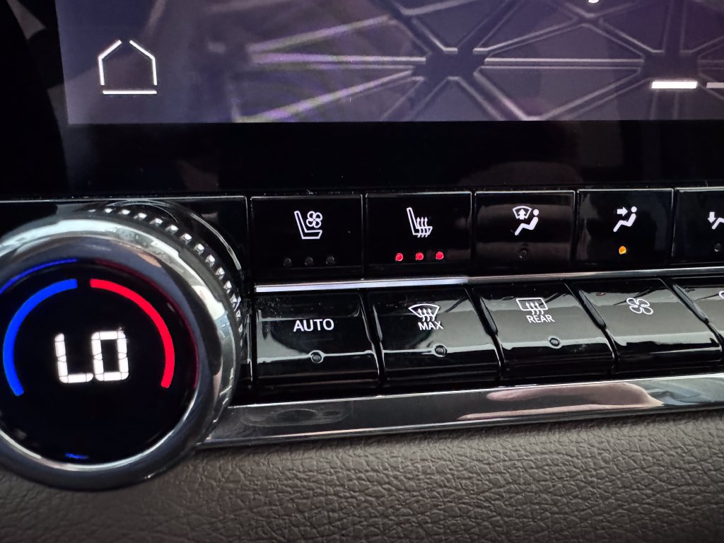 Certified 2025 GMC Canyon Denali AWD/4WD image 24
