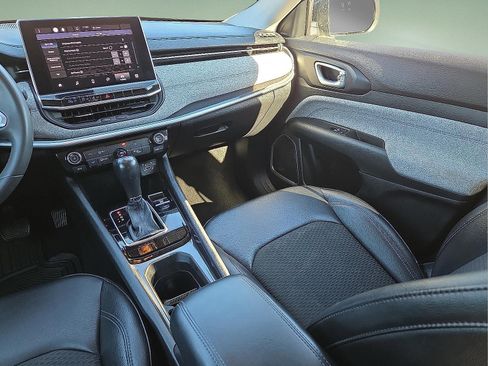 Used 2022 Jeep Compass Latitude image 12