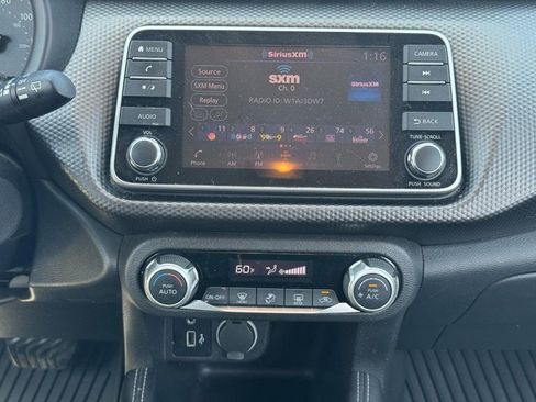 Used 2018 Nissan Kicks SV image 13