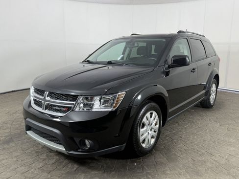 Used 2019 Dodge Journey SE FWD image 3