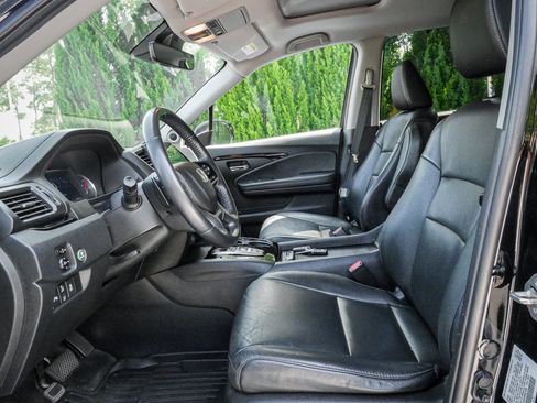 Used 2021 Honda Pilot Touring image 7
