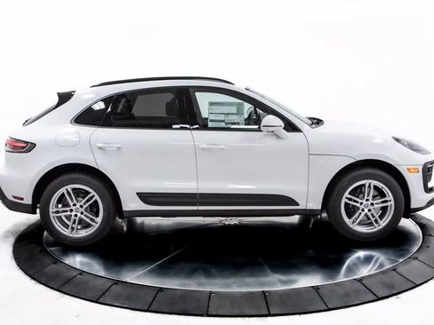 Certified 2025 Porsche Macan AWD/4WD image 8