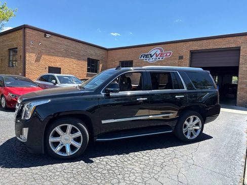Used 2018 Cadillac Escalade Luxury AWD/4WD image 4