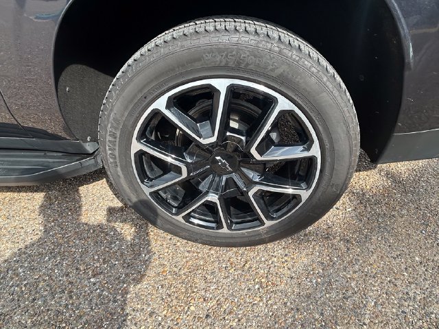 Used 2024 Chevrolet Suburban RST RWD image 8