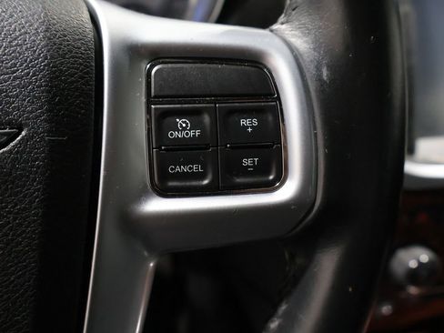 Used 2013 Chrysler 300 RWD image 36