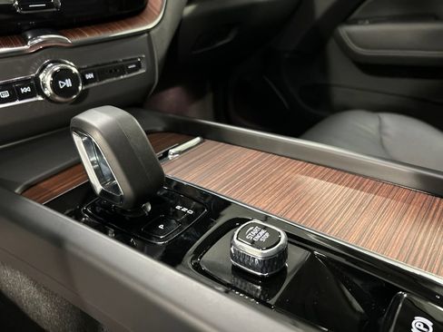 Certified 2024 Volvo XC60 B5 Plus w/ Protection Package Premier AWD/4WD image 19