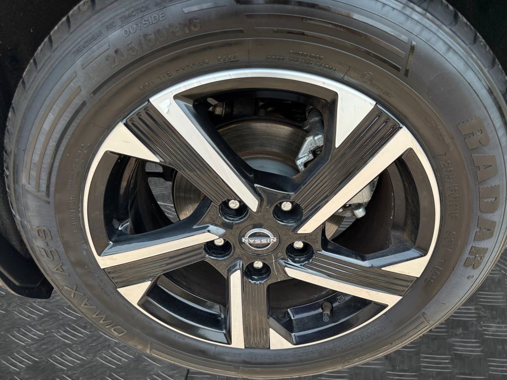 Certified 2024 Nissan Sentra SV FWD image 21