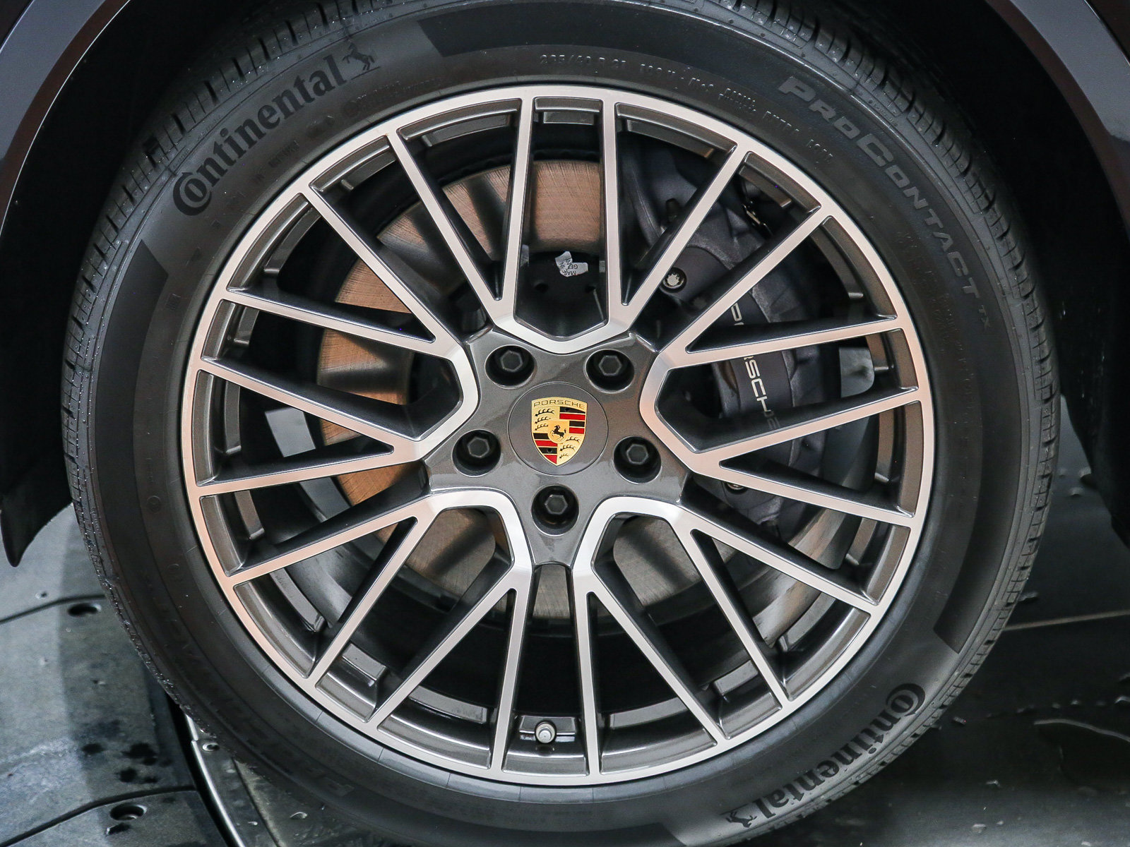 Certified 2023 Porsche Cayenne AWD/4WD image 13