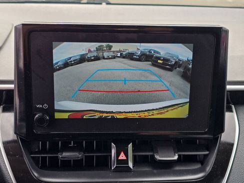 Used 2024 Toyota Corolla LE FWD image 5