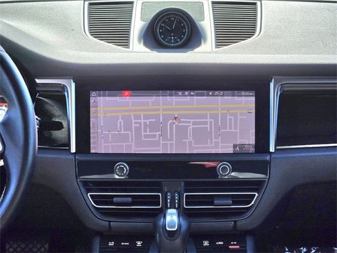 Used 2023 Porsche Macan image 16