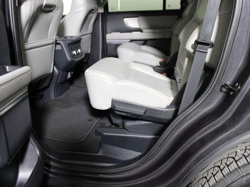 Certified 2025 Ford Expedition Active image 12