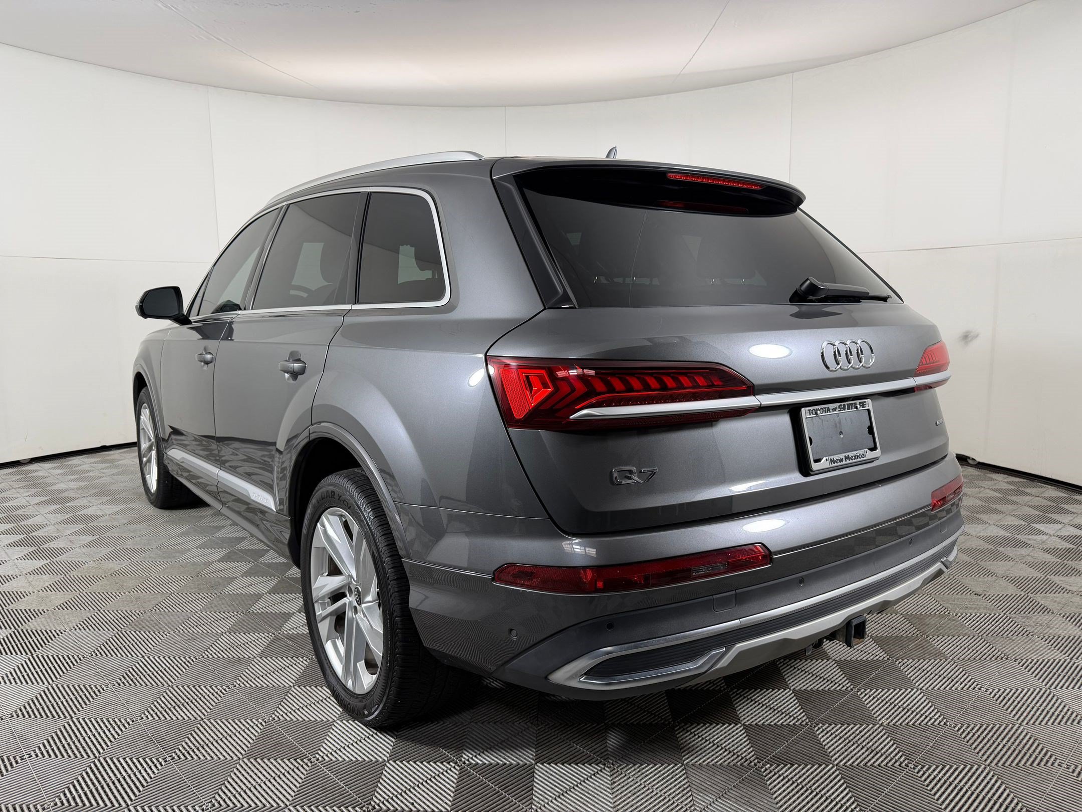 Used 2023 Audi Q7 3.0T Premium Plus AWD/4WD image 3