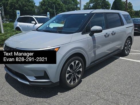 Used 2024 Kia Carnival EX FWD image 1