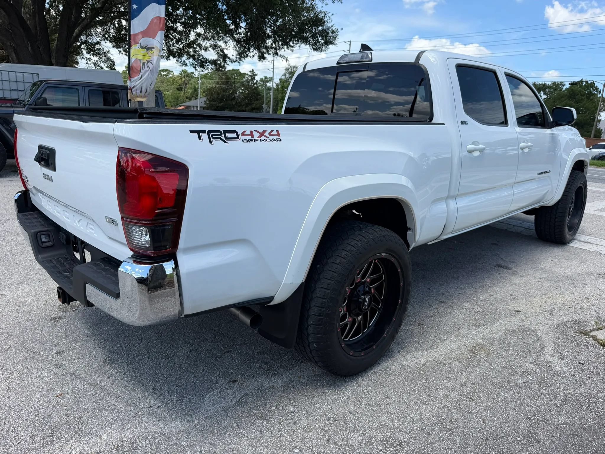 Used 2018 Toyota Tacoma SR5 AWD/4WD image 5