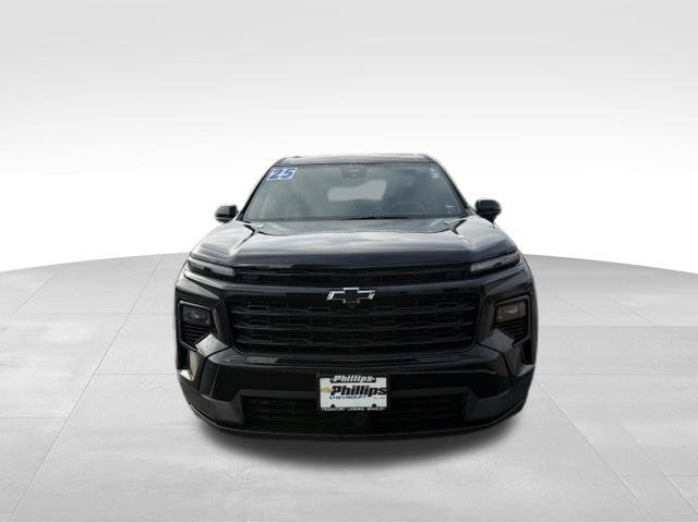 Used 2025 Chevrolet Traverse LT w/ Midnight/Sport Edition AWD/4WD image 2