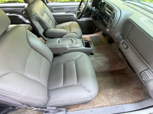 Used 1999 Chevrolet Suburban 2WD w/ Preferred Equipment Group 3 image 19