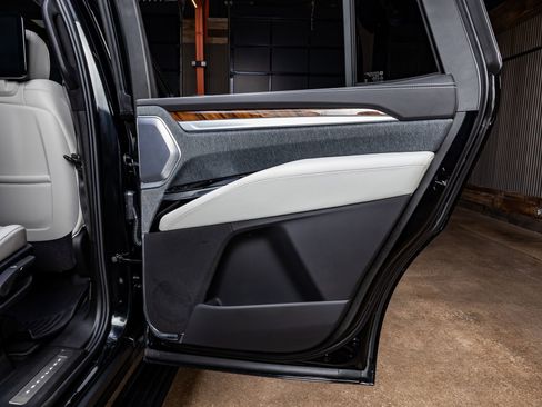 Used 2026 Cadillac Escalade Platinum Sport w/ LPO, ONYX Package image 42