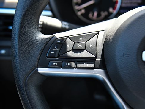 Used 2025 Nissan Altima 2.5 SV FWD image 28