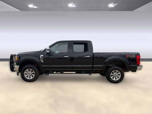 Used 2017 Ford F250 XLT w/ XLT Premium Package AWD/4WD image 2