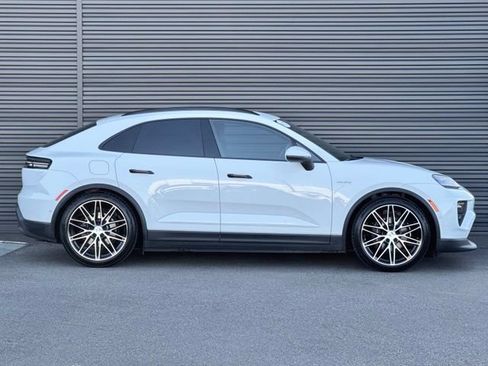 Used 2025 Porsche Macan 4 Electric AWD/4WD image 8