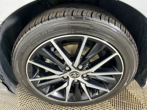 Used 2023 Toyota Camry SE FWD image 11