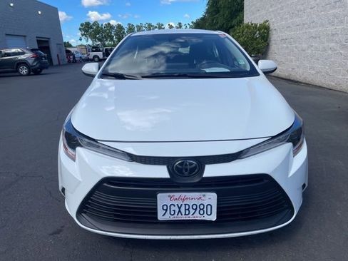 Used 2023 Toyota Corolla LE image 2