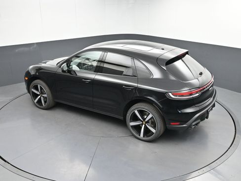 Certified 2025 Porsche Macan image 35