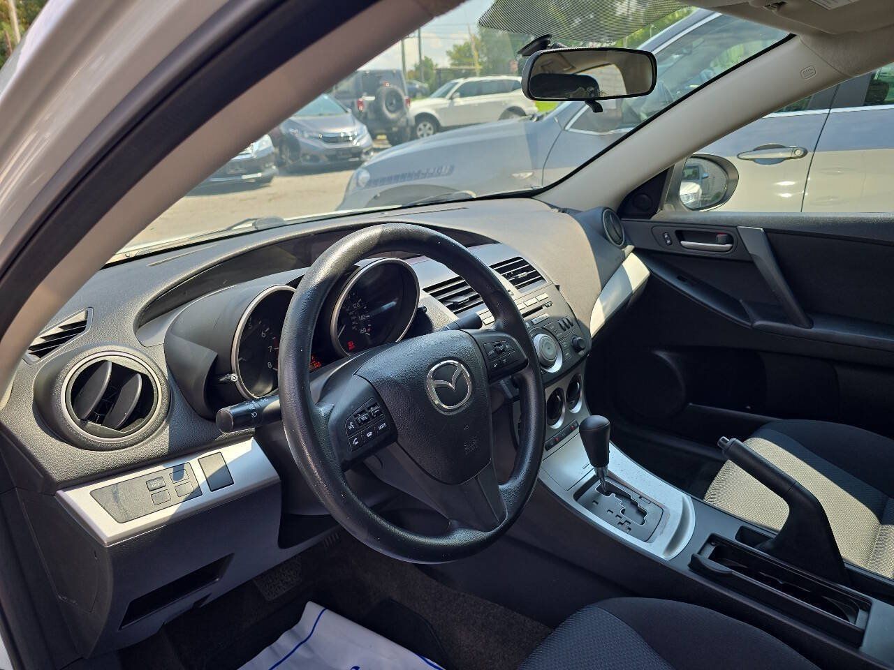 Used 2011 MAZDA MAZDA3 i Touring FWD image 5