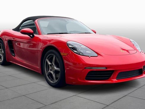 Used 2022 Porsche 718 Boxster image 2