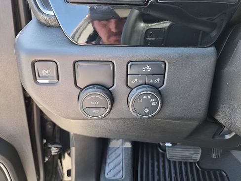 Used 2023 Chevrolet Silverado 1500 LT image 32